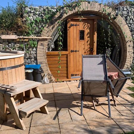 Romantic Escape Luxury Hobbit House With Hot Tub! Ширнесс Экстерьер фото