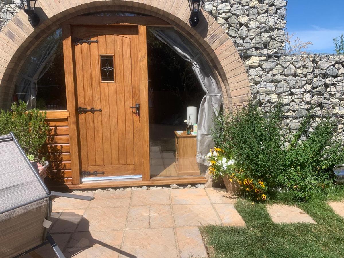 Romantic Escape Luxury Hobbit House With Hot Tub! Ширнесс Экстерьер фото
